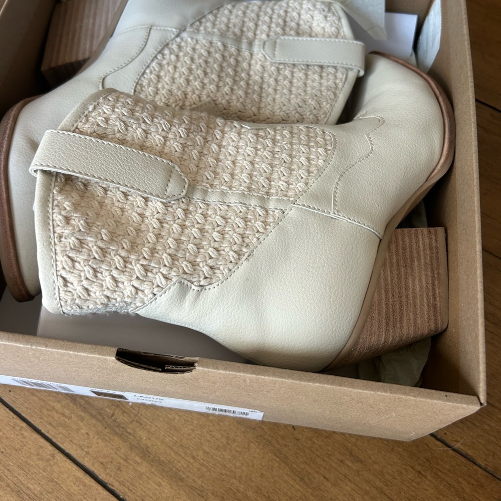 Dolce Vita Lagos Cream Western Bootie 6.5 - Picture 14 of 14